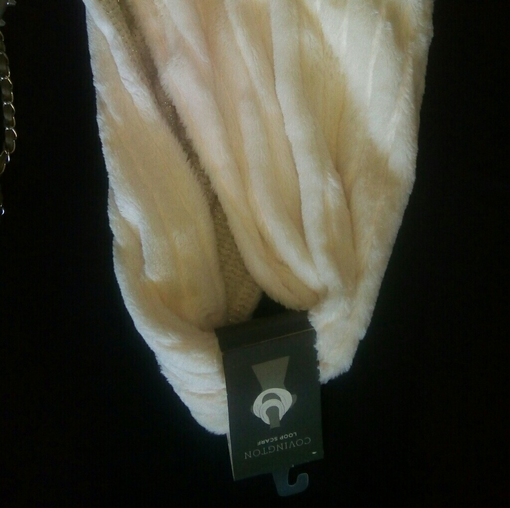 Brand new loop fur scarf